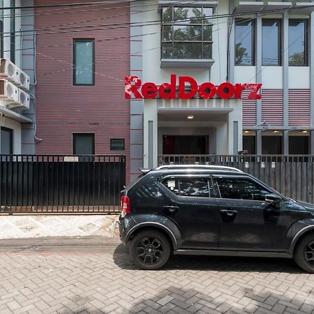 Reddoorz Near Grand City Mall 2 Surabaya Esterno foto
