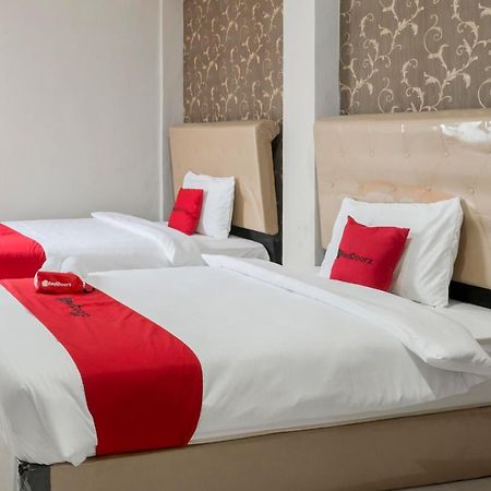 Reddoorz Near Grand City Mall 2 Surabaya Esterno foto
