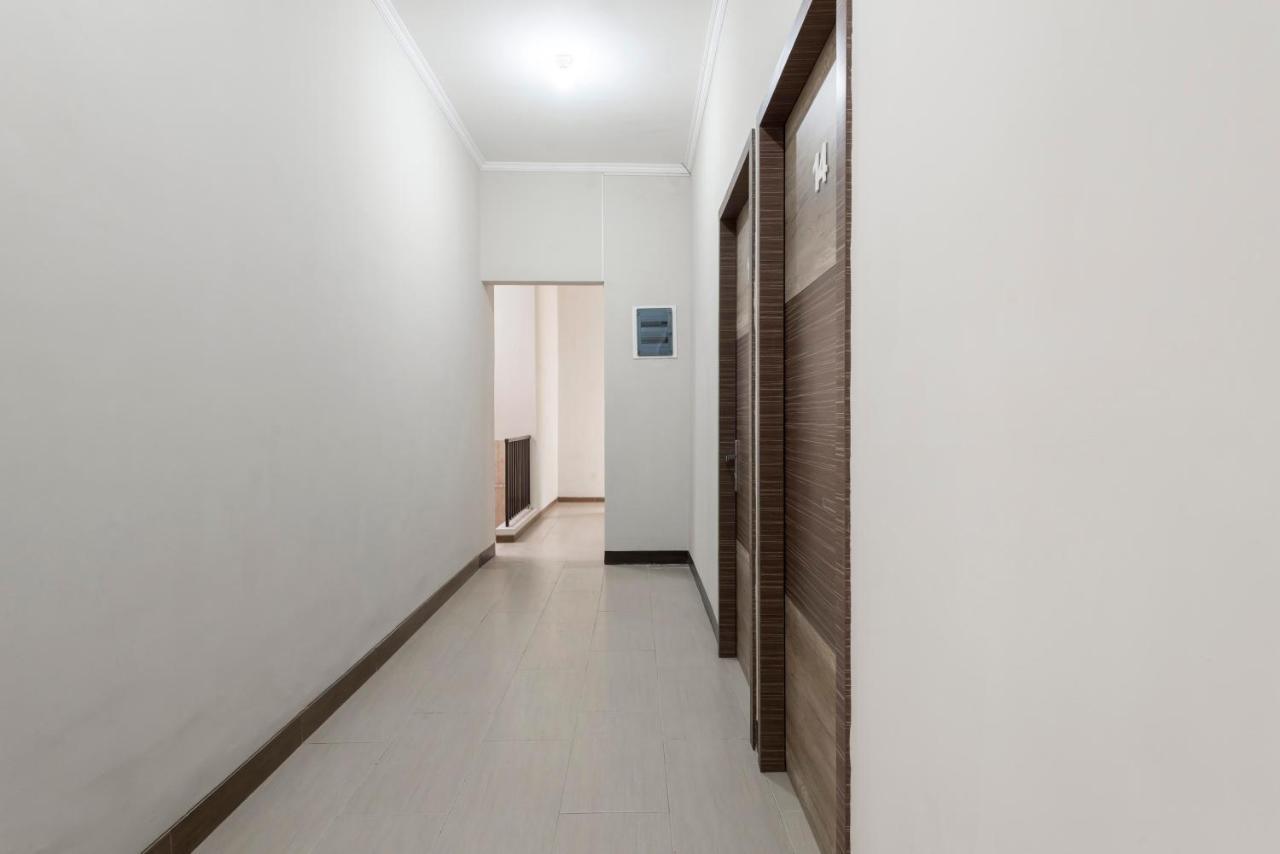 Reddoorz Near Grand City Mall 2 Surabaya Esterno foto