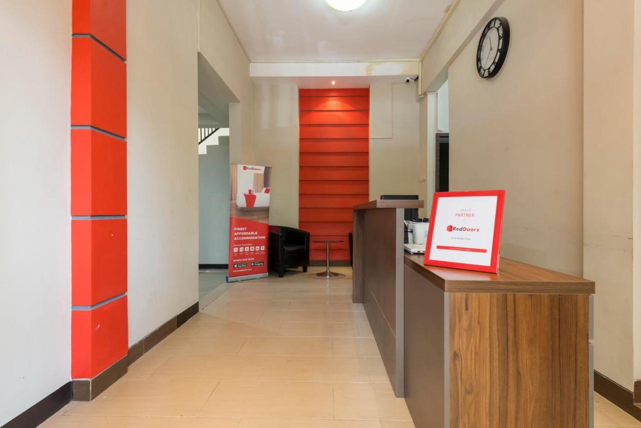 Reddoorz Near Grand City Mall 2 Surabaya Esterno foto