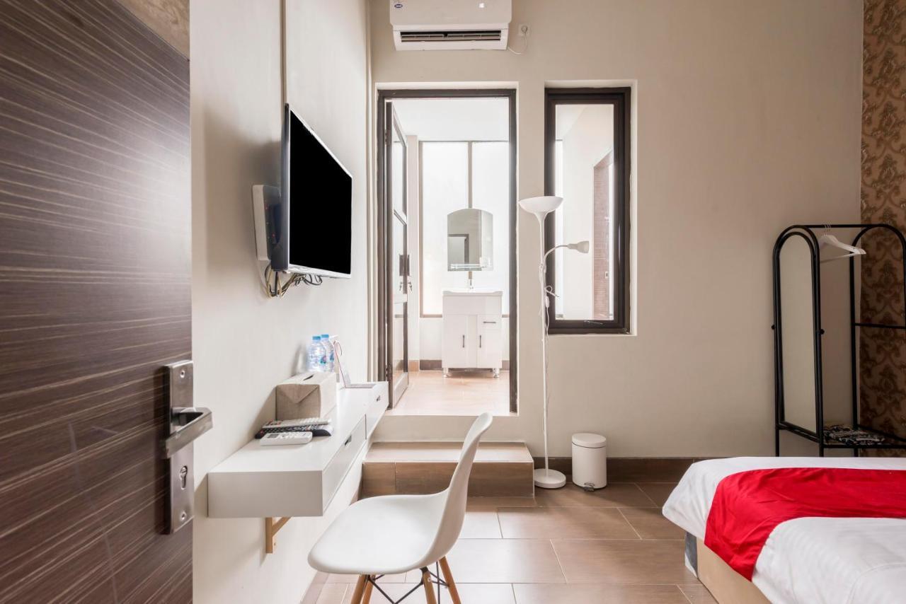 Reddoorz Near Grand City Mall 2 Surabaya Esterno foto