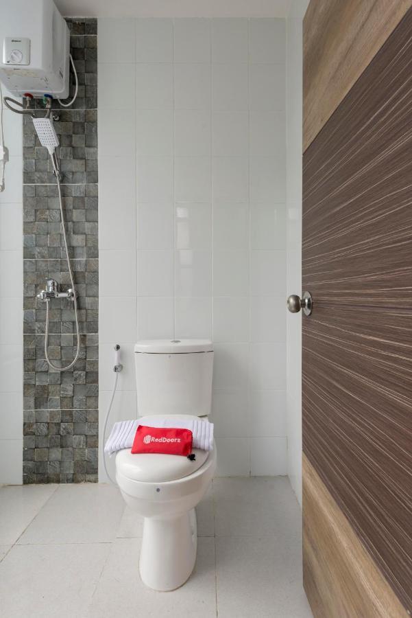 Reddoorz Near Grand City Mall 2 Surabaya Esterno foto